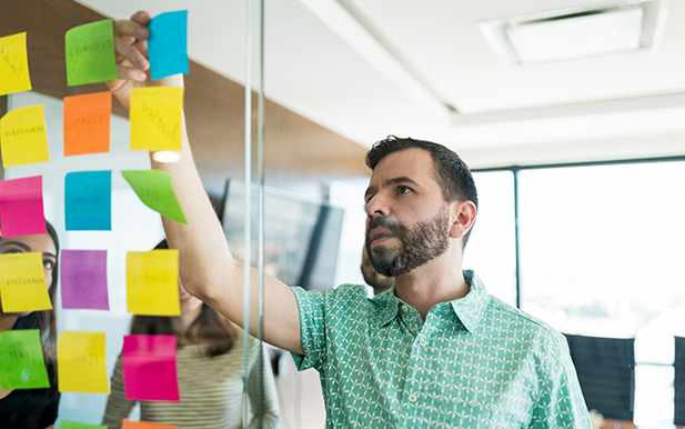 Tapa las goteras invisibles: cómo mejorar tus procesos con lean six sigma (sin gastar de más)